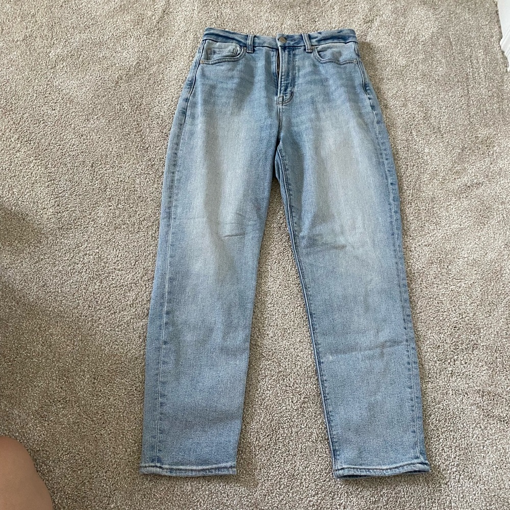 American Eagle Curvy High Rise Light Wash Mom Jeans